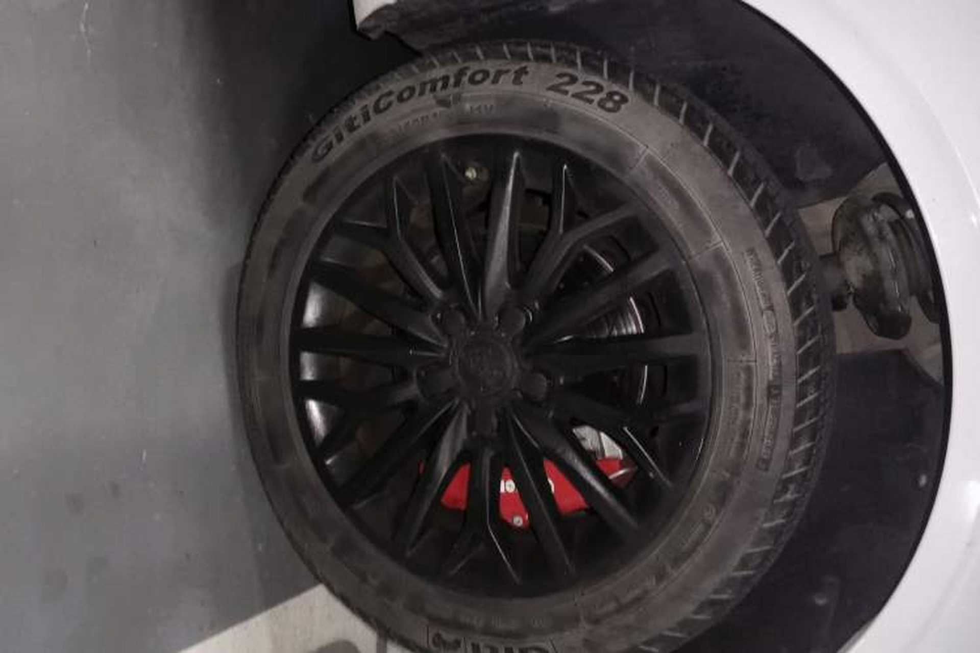 Used Audi A3 2015 Limousine 35 TFSI Manual Ambition Edition Right Front Wheel Hub