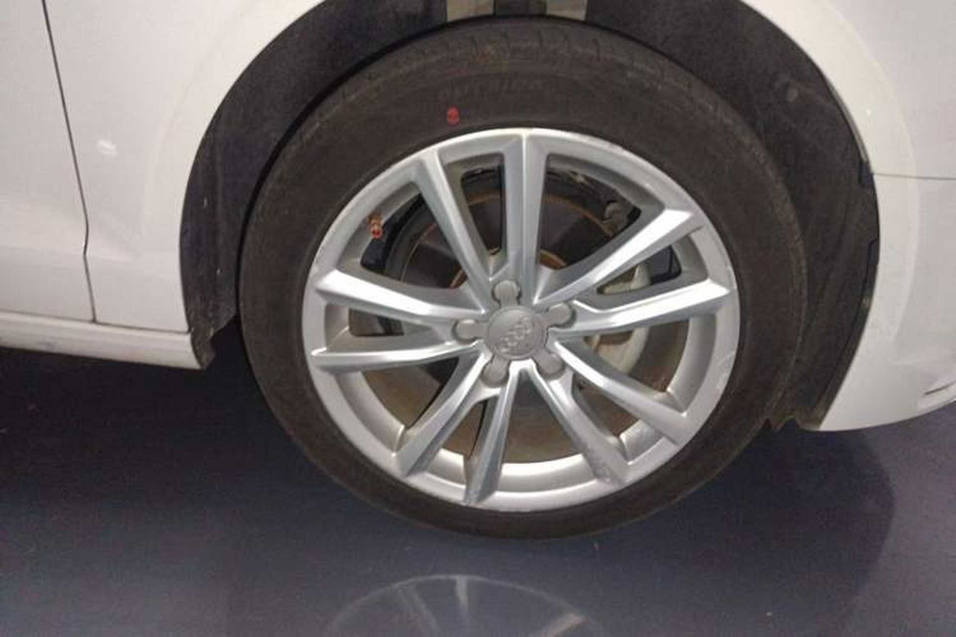 Used Audi A3 2015 Limousine 35 TFSI Millionth Anniversary Comfort Model Right Front Wheel Hub