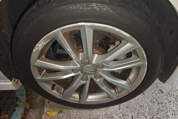 Used Audi A3 2015 Limousine 40 TFSI Automatic Comfort Model Right Front Wheel Hub
