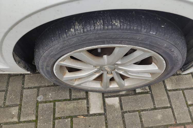 Used Audi A3 2015 Limousine 35 TFSI Millionth Anniversary Comfort Model Right Front Wheel Hub