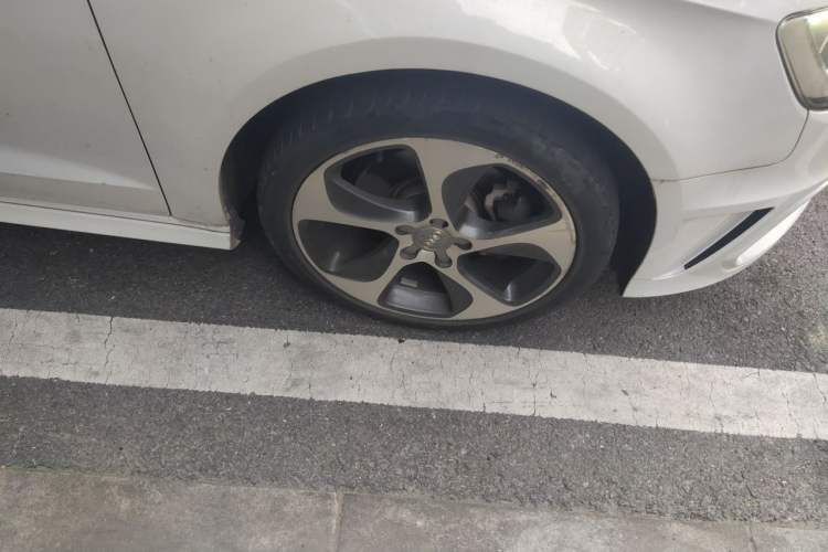 Used Audi A3 2015 Sportback 45 TFSI S line sports model Right Front Wheel Hub
