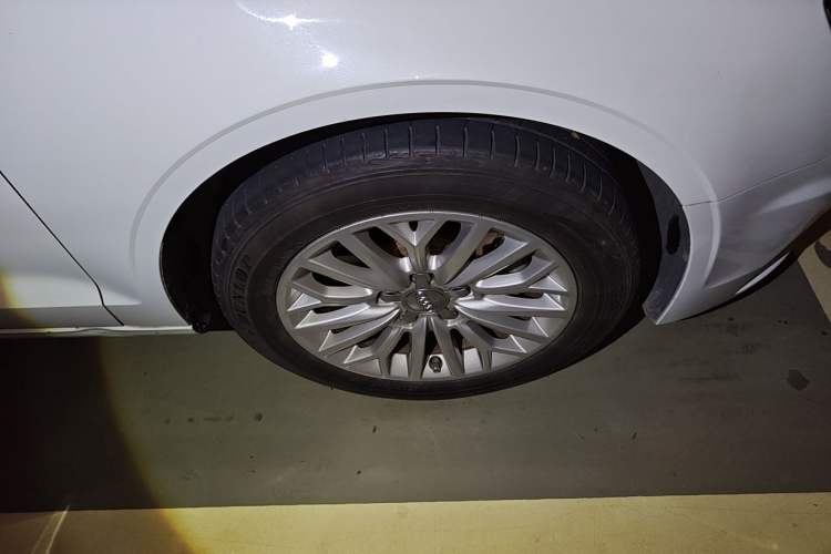 Used Audi A3 2015 Limousine 35 TFSI Millionth Anniversary Intelligent Leading Model Right Front Wheel Hub