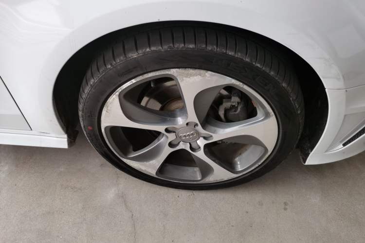 Used Audi A3 2015 Sportback 45 TFSI S line sports model Right Front Wheel Hub