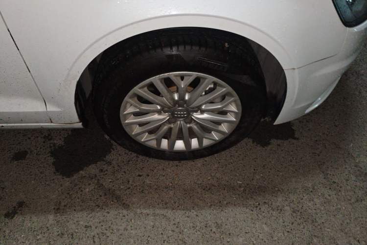 Used Audi A3 2015 Limousine 35 TFSI Millionth Anniversary Intelligent Leading Model Right Front Wheel Hub