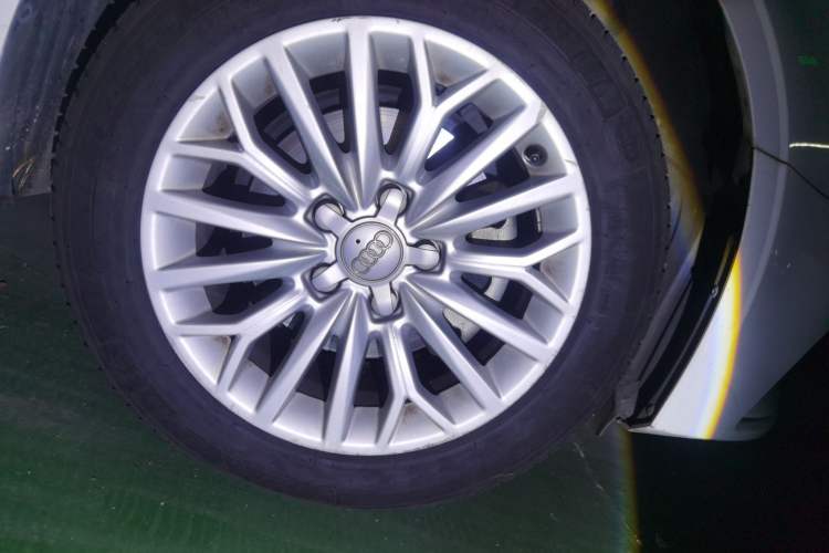 Used Audi A3 2015 Limousine 35 TFSI Millionth Anniversary Intelligent Leading Model Right Front Wheel Hub