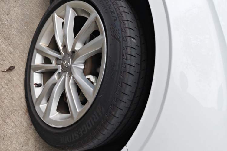Used Audi A3 2015 Limousine 35 TFSI Millionth Anniversary Comfort Model Right Front Wheel Hub
