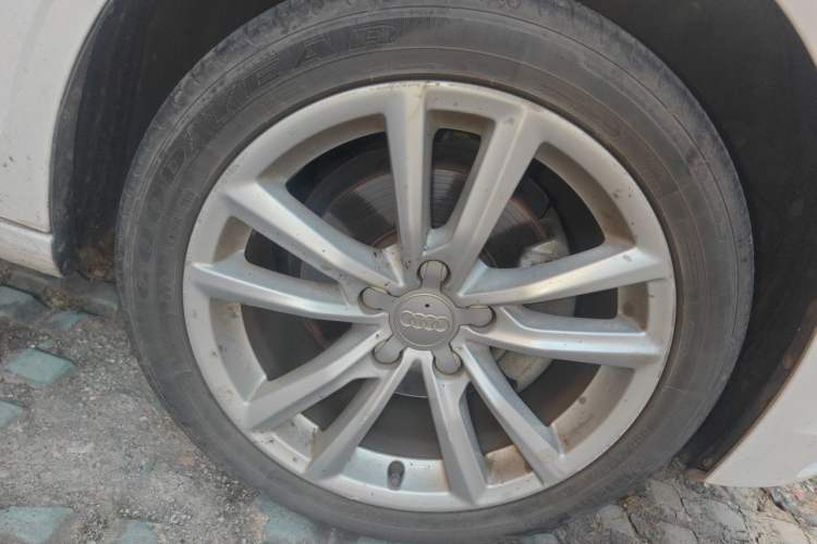 Used Audi A3 2015 Limousine 35 TFSI Millionth Anniversary Comfort Model Right Front Wheel Hub