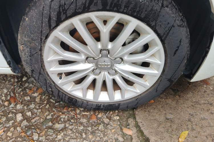 Used Audi A3 2015 Limousine 35 TFSI Millionth Anniversary Intelligent Leading Model Right Front Wheel Hub