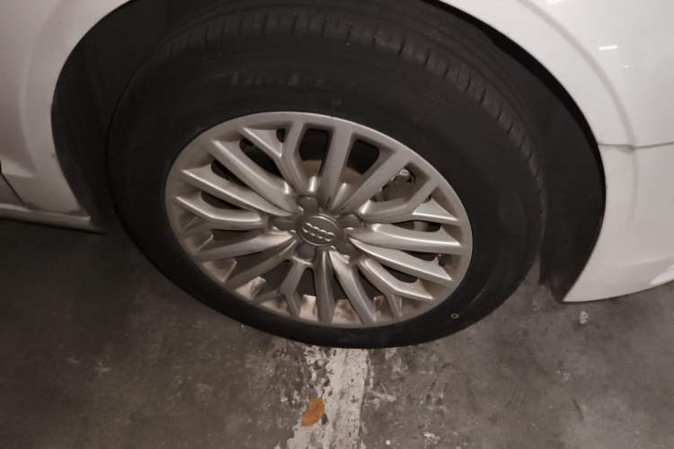 Used Audi A3 2015 Limousine 35 TFSI Millionth Anniversary Intelligent Leading Model Right Front Wheel Hub
