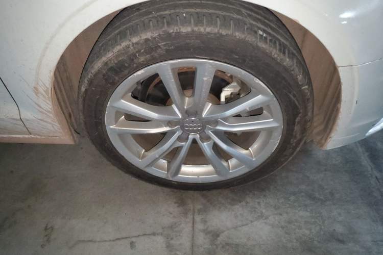 Used Audi A3 2015 Limousine 35 TFSI Millionth Anniversary Comfort Model Right Front Wheel Hub