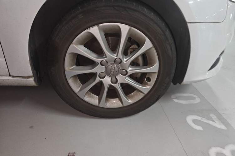 Used Audi A3 2015 Sportback 35 TFSI Millionth Anniversary Intelligent Leading Model Right Front Wheel Hub