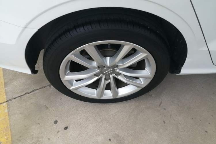 Used Audi A3 2015 Limousine 35 TFSI Millionth Anniversary Comfort Model Right Rear Wheel Hub