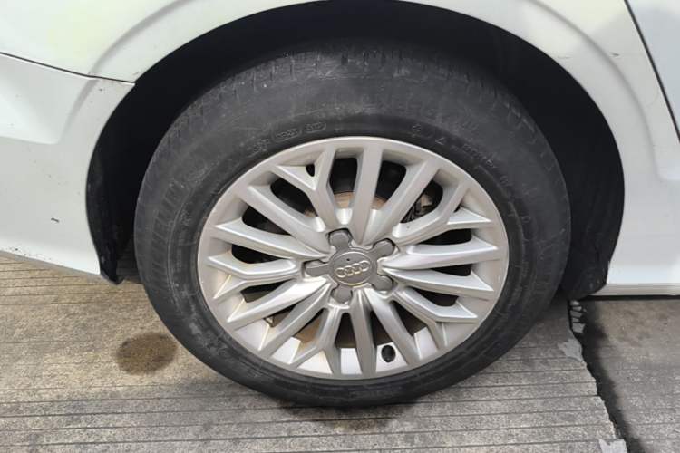 Used Audi A3 2015 Limousine 35 TFSI Millionth Anniversary Intelligent Leading Model Right Rear Wheel Hub
