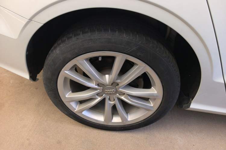 Used Audi A3 2015 Limousine 35 TFSI Millionth Anniversary Comfort Model Right Rear Wheel Hub