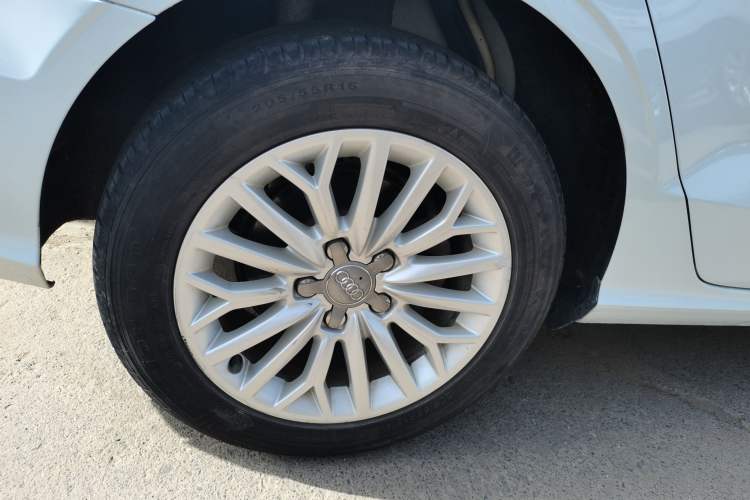 Used Audi A3 2015 Limousine 35 TFSI Millionth Anniversary Intelligent Leading Model Right Rear Wheel Hub