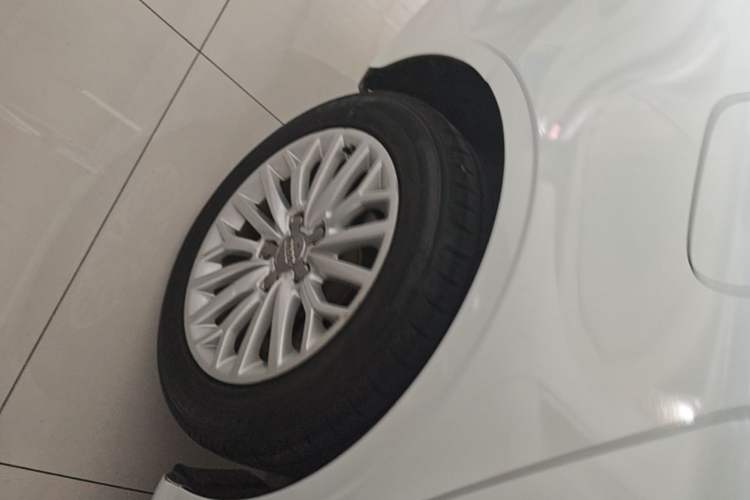 Used Audi A3 2015 Limousine 35 TFSI Millionth Anniversary Intelligent Leading Model Right Rear Wheel Hub
