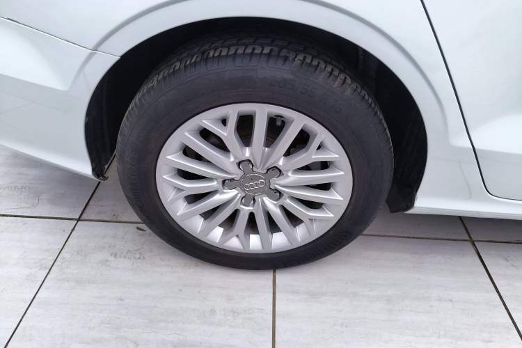 Used Audi A3 2015 Limousine 35 TFSI Millionth Anniversary Intelligent Leading Model Right Rear Wheel Hub