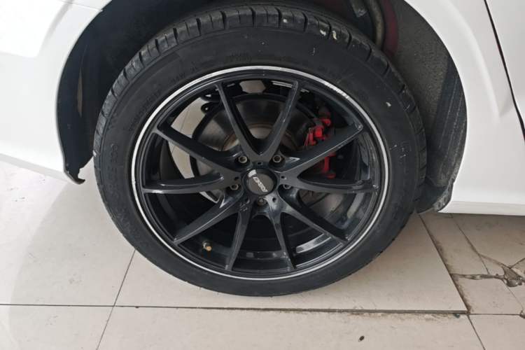 Used Audi A3 2015 Limousine 35 TFSI Millionth Anniversary Comfort Model Right Rear Wheel Hub