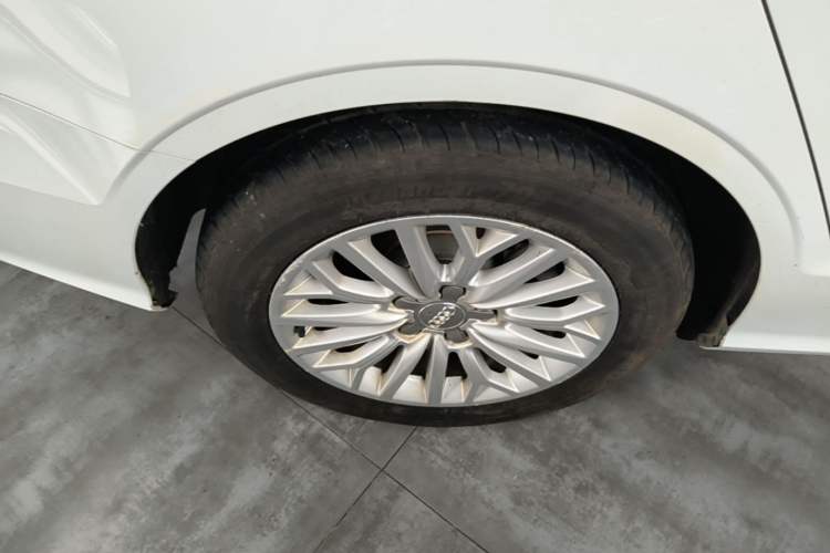 Used Audi A3 2015 Limousine 35 TFSI Millionth Anniversary Intelligent Leading Model Right Rear Wheel Hub