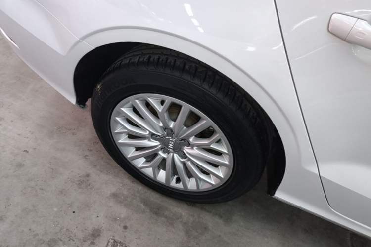 Used Audi A3 2015 Limousine 35 TFSI Millionth Anniversary Intelligent Leading Model Right Rear Wheel Hub