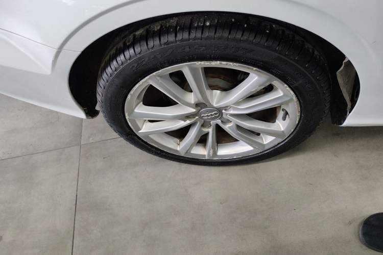 Used Audi A3 2015 Cabriolet 40 TFSI Right Rear Wheel Hub