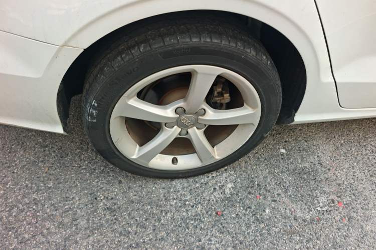 Used Audi A3 2015 Limousine 40 TFSI Automatic Comfort Model Right Rear Wheel Hub