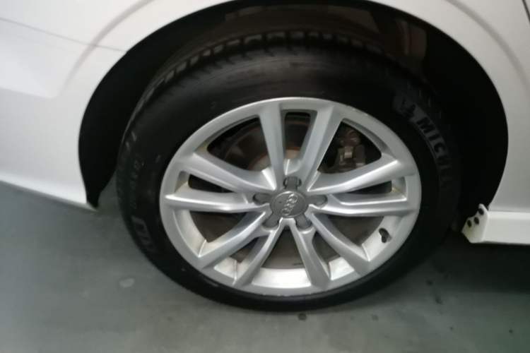 Used Audi A3 2015 Limousine 40 TFSI Automatic Comfort Model Right Rear Wheel Hub
