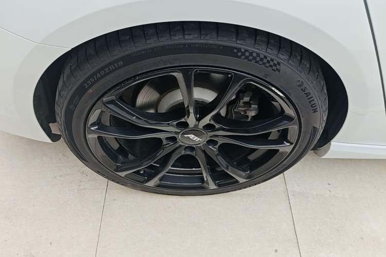Used Audi A3 2015 Sportback 45 TFSI S line sports model Right Rear Wheel Hub