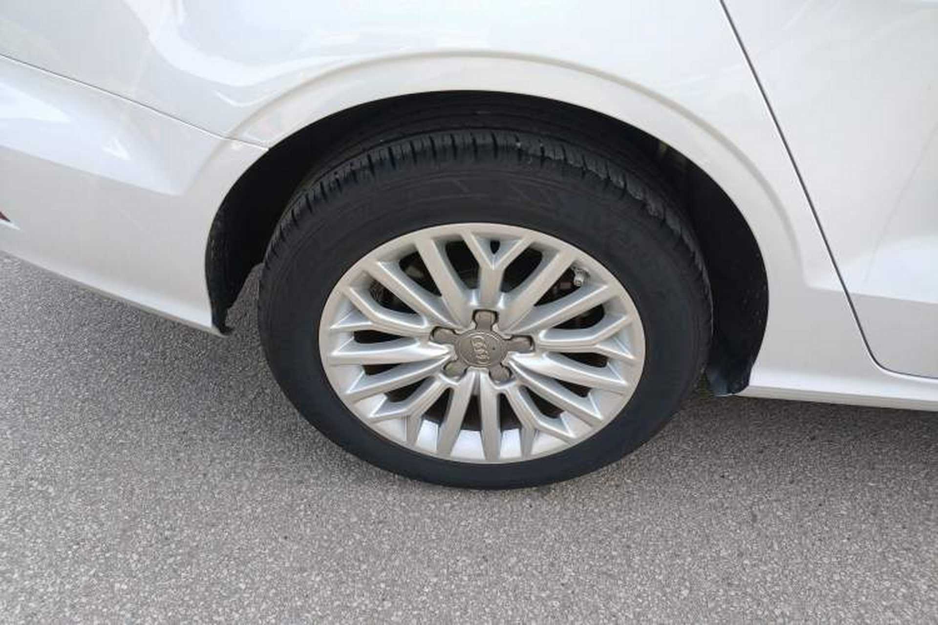 Used Audi A3 2015 Limousine 35 TFSI Millionth Anniversary Intelligent Leading Model Right Rear Wheel Hub
