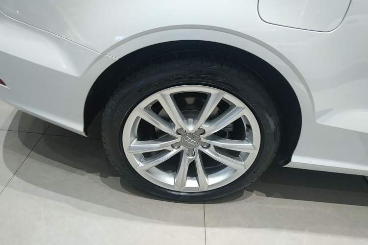 Used Audi A3 2015 Cabriolet 40 TFSI Right Rear Wheel Hub