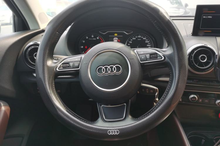 Used Audi A3 2015 Limousine 40 TFSI Automatic Comfort Model Steering Wheel