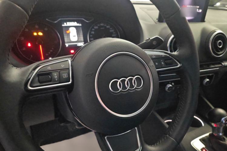 Used Audi A3 2015 Limousine 40 TFSI Automatic Comfort Model Steering Wheel