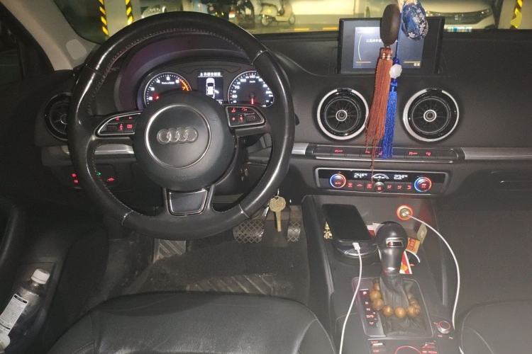 Used Audi A3 2015 Limousine 35 TFSI Millionth Anniversary Comfort Model Steering Wheel