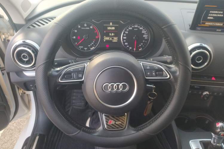 Used Audi A3 2015 Limousine 40 TFSI Automatic Comfort Model Steering Wheel