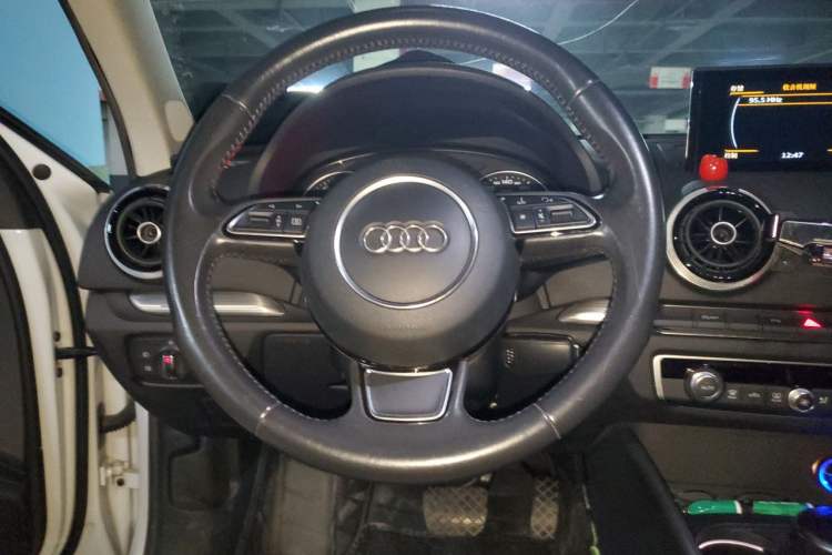 Used Audi A3 2015 Limousine 35 TFSI Millionth Anniversary Comfort Model Steering Wheel