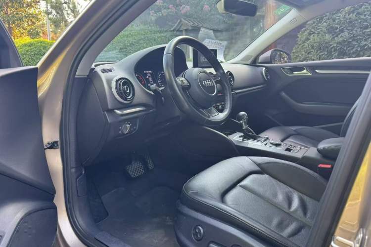Used Audi A3 2015 Limousine 35 TFSI Millionth Anniversary Comfort Model Interior 4