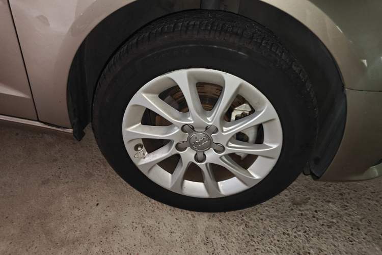 Used Audi A3 2015 Sportback 35 TFSI Millionth Anniversary Intelligent Leading Model Right Front Wheel Hub