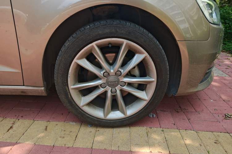 Used Audi A3 2015 Sportback 35 TFSI Millionth Anniversary Comfort Model Right Front Wheel Hub