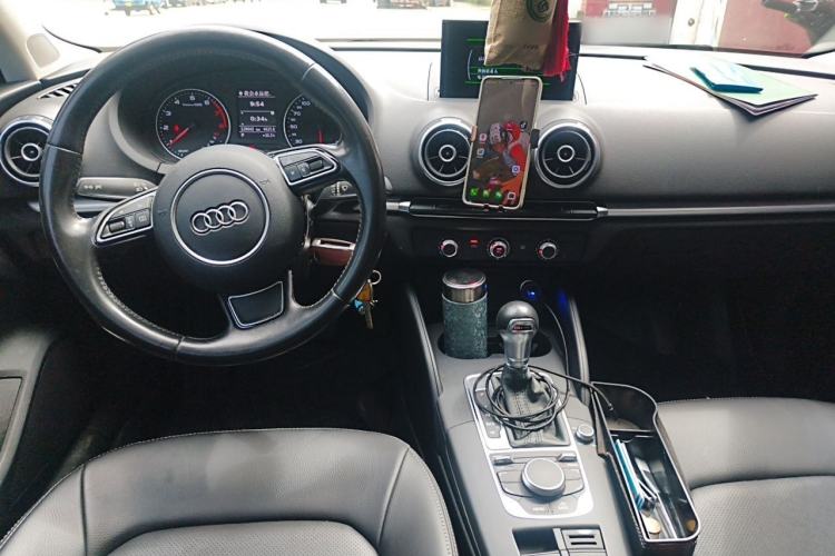 Used Audi A3 2016 Limousine 35 TFSI Ambition Edition Center Console