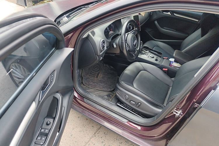 Used Audi A3 2016 Limousine 35 TFSI Ambition Edition Driver Seat