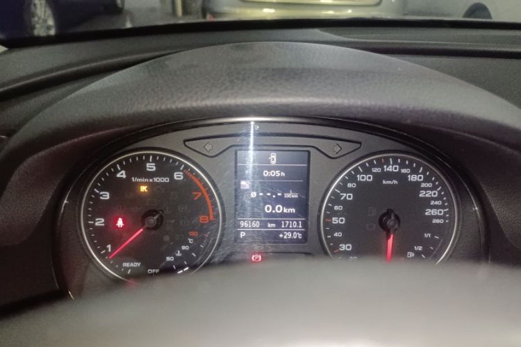 Used Audi A3 2016 Limousine 35 TFSI Style Edition Odometer Close Up