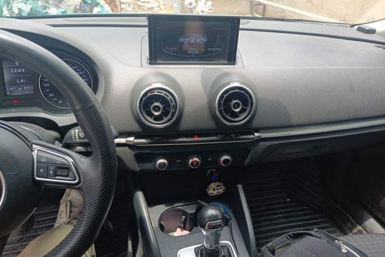 Used Audi A3 2016 Limousine 35 TFSI Prestige Edition Audio And AC Panel