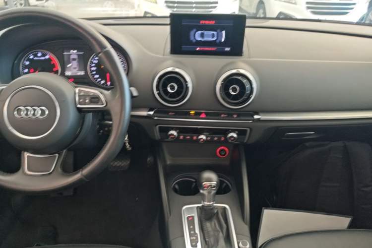Used Audi A3 2016 Limousine 35 TFSI Style Edition Audio And AC Panel