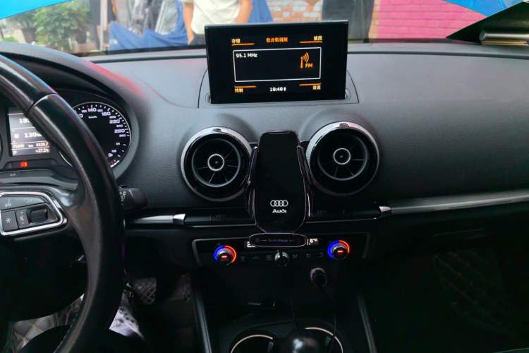 Used Audi A3 2016 Sportback 35 TFSI Style Edition Audio And AC Panel