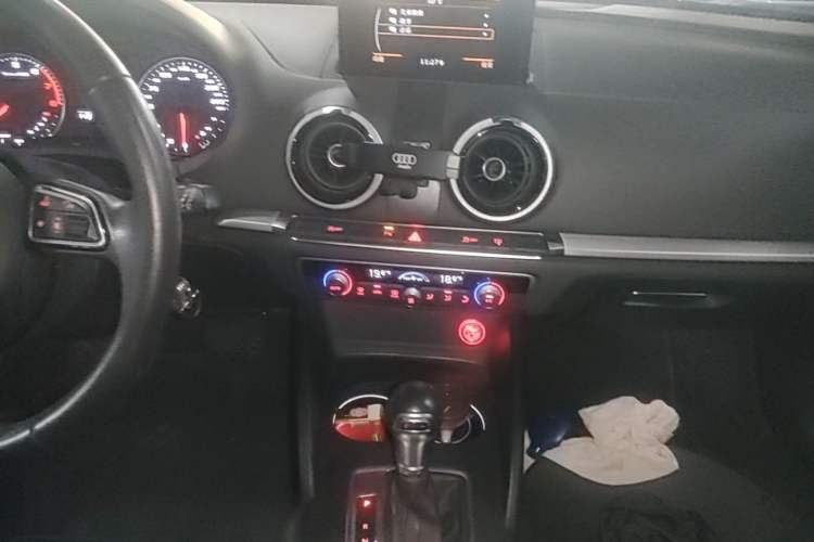 Used Audi A3 2016 Sportback 35 TFSI Style Edition Audio And AC Panel