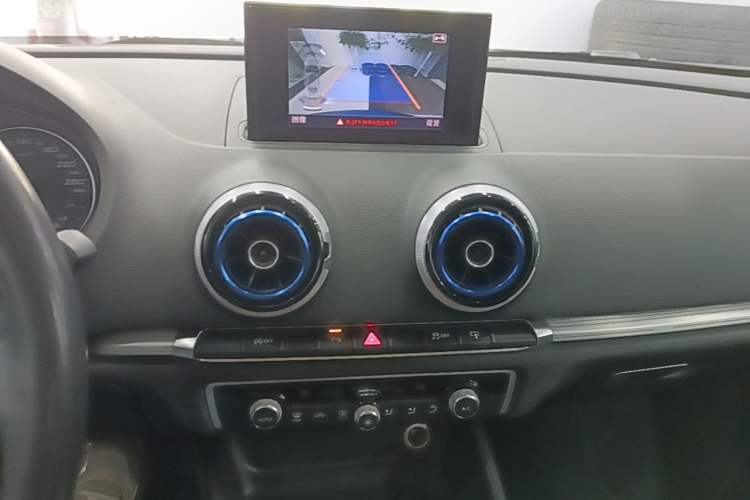 Used Audi A3 2016 Limousine 35 TFSI Style Edition Audio And AC Panel