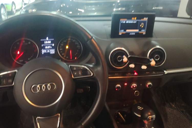 Used Audi A3 2016 Sportback 35 TFSI Ambition Center Console