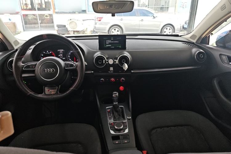 Used Audi A3 2016 Limousine 35 TFSI Prestige Edition Center Console
