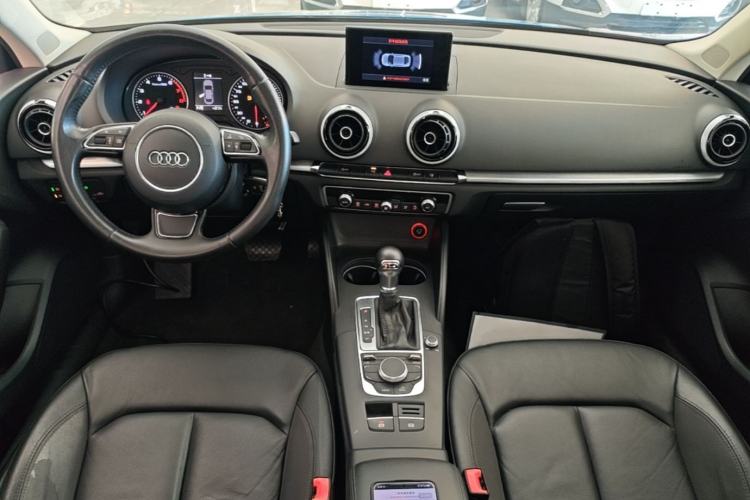Used Audi A3 2016 Limousine 35 TFSI Style Edition Center Console