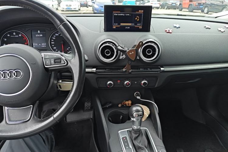 Used Audi A3 2016 Sportback 35 TFSI Ambition Center Console